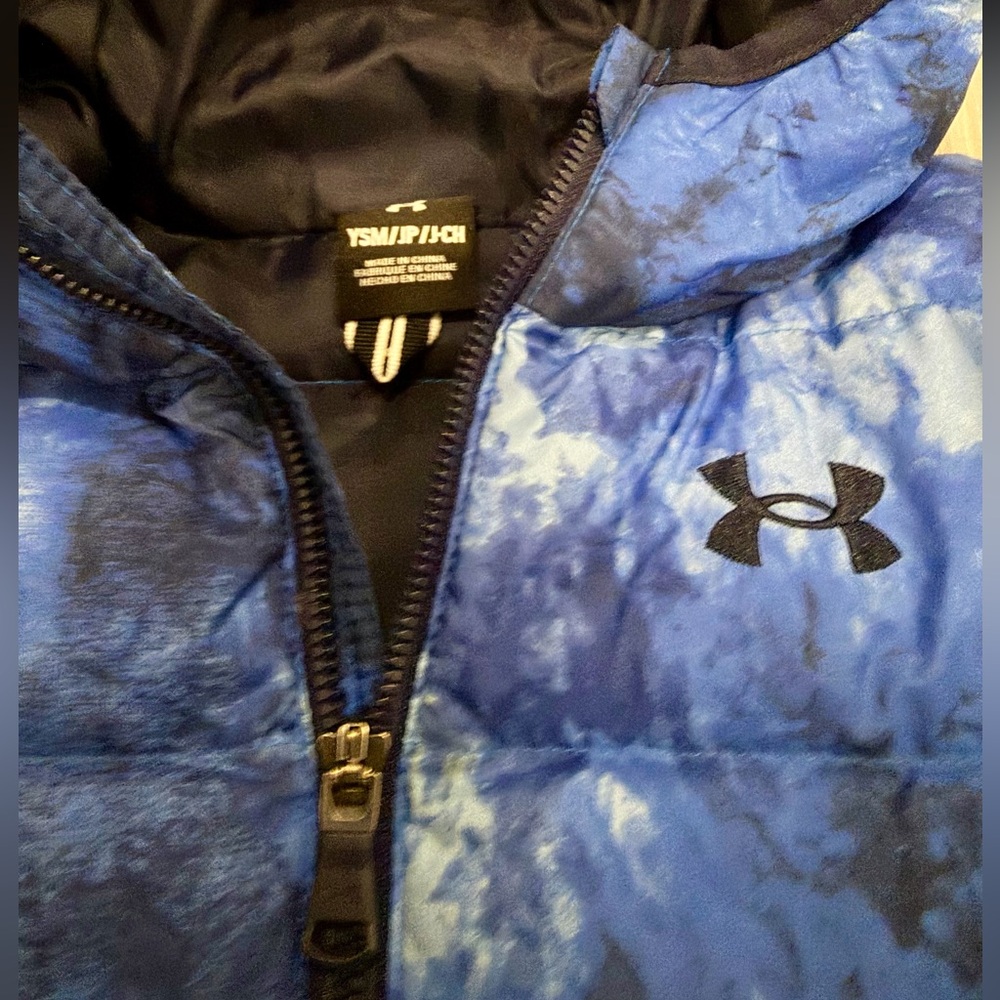 UNDER ARMOUR Kids Winter Puffer Jacket. Blue & white print. Size Small. GUC. - Picture 5 of 8
